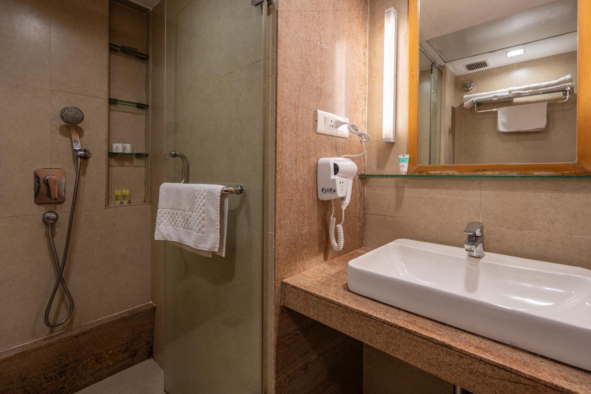 Gcc North Side Hotel Mira-Bhayandar Buitenkant foto